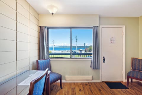 Desk, blackout drapes, free WiFi, bed sheets