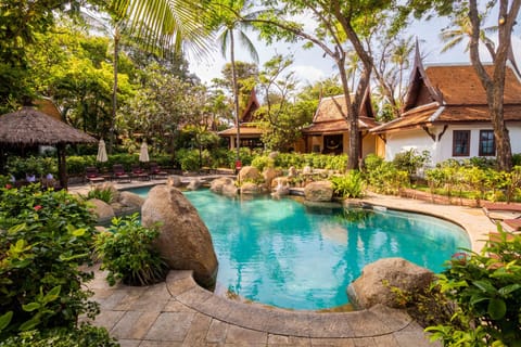 Outdoor pool, sun loungers