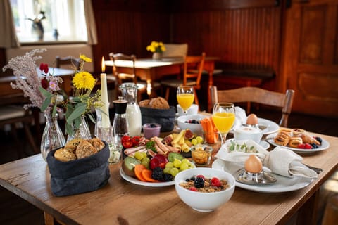 Daily buffet breakfast (EUR 14.90 per person)