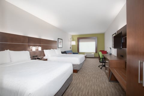 Suite | In-room safe, desk, blackout drapes, iron/ironing board