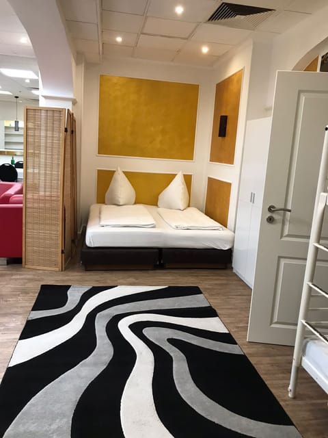 Room | Desk, free WiFi, bed sheets