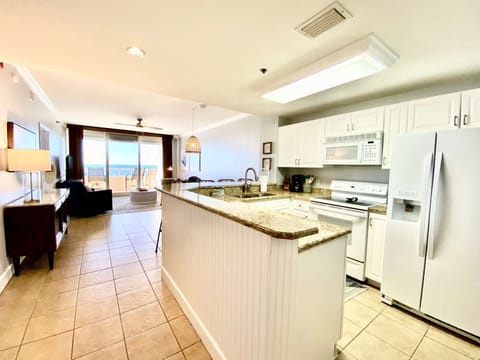 Condo, 3 Bedrooms, Balcony, Beachfront (1606D) | Private kitchen | Full-size fridge, microwave, oven, stovetop