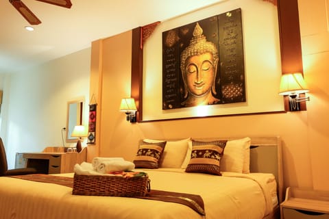 Deluxe Double Day use Only 9AM-6PM No transfer | Minibar, in-room safe, desk, soundproofing
