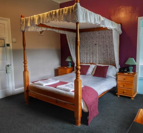 Double Room (Four Poster) | Free WiFi, bed sheets