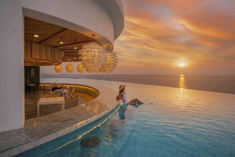 5 bars/lounges, swim-up bar, poolside bar