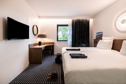 Classic Twin Room, 2 Twin Beds (avec accès au Spa) | Desk, blackout drapes, soundproofing, iron/ironing board