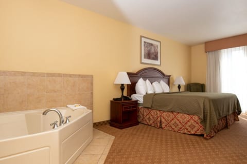 Superior Room, 1 King Bed, Balcony, River View (Jetted Tub) | In-room safe, desk, laptop workspace, blackout drapes