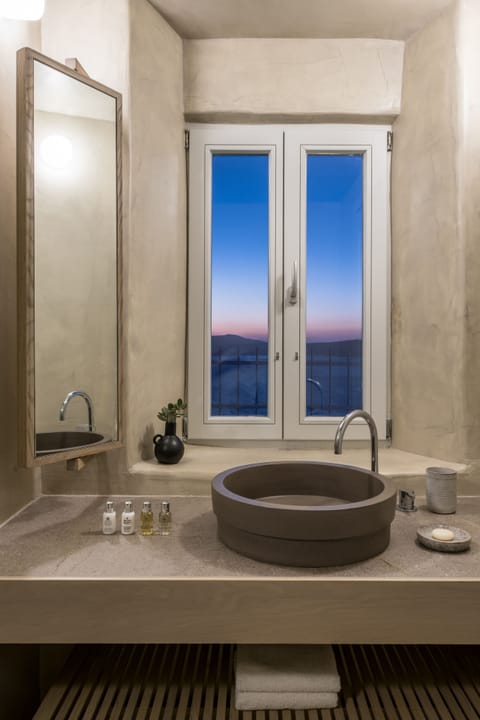 Exclusive Suite, 2 Bedrooms, Jetted Tub | Bathroom | Shower, rainfall showerhead, designer toiletries, hair dryer