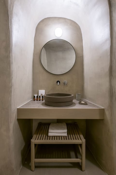 Studio | Bathroom | Shower, rainfall showerhead, designer toiletries, hair dryer