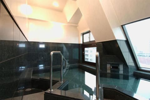 Combined shower/tub, free toiletries, hair dryer, slippers