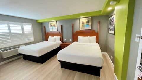 Deluxe Room, 2 Queen Beds | 1 bedroom, desk, blackout drapes, soundproofing