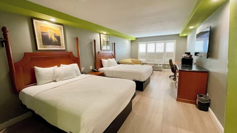 Deluxe Room, 2 Queen Beds | 1 bedroom, desk, blackout drapes, soundproofing