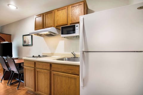 Desk, laptop workspace, iron/ironing board, free WiFi