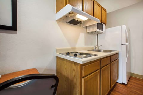 Desk, laptop workspace, iron/ironing board, free WiFi