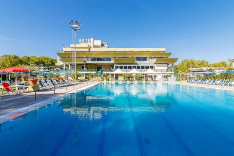 2 outdoor pools, an infinity pool, sun loungers