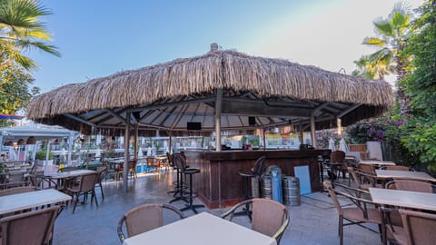 2 bars/lounges, poolside bar