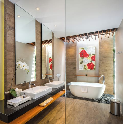 Separate tub and shower, free toiletries, hair dryer, bathrobes