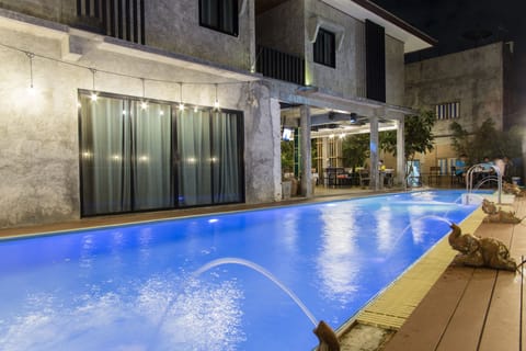 Romantic Suite, 1 King Bed, Non Smoking, Jetted Tub | Minibar, desk, free WiFi, bed sheets