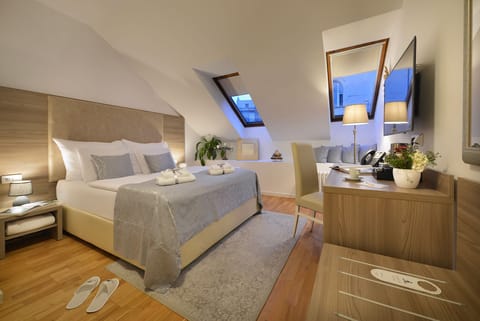 Comfort Triple Room, 1 Bedroom | Minibar, in-room safe, desk, blackout drapes