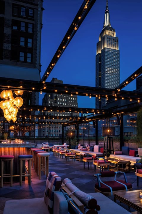2 bars/lounges, rooftop bar