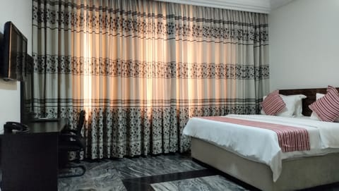Executive Room | 1 bedroom, desk