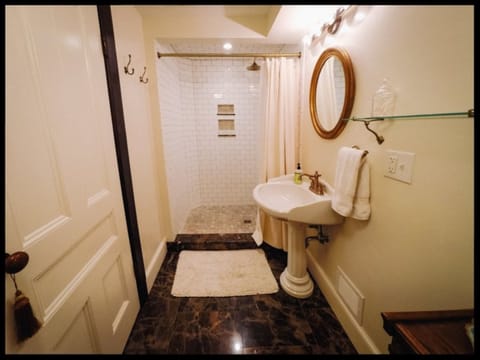 Shower, free toiletries, hair dryer, towels