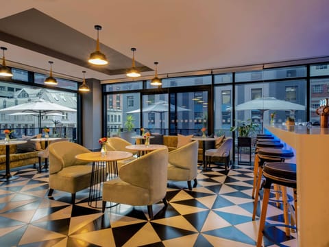 3 bars/lounges, tapas bar, gastropub