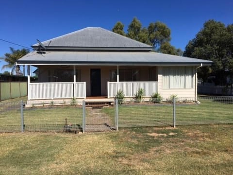 House | Premium bedding, desk, iron/ironing board, cribs (free)