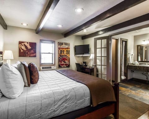 Soundproofing, WiFi (free), bed sheets