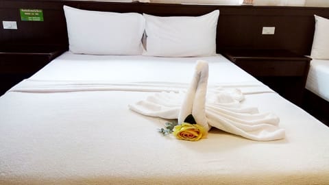 Family Room | Minibar, desk, WiFi (free)