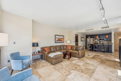 The Penthouse  | Premium bedding, individually decorated, soundproofing