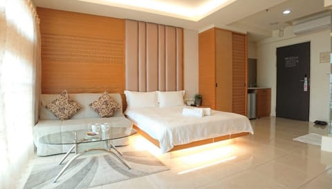 Deluxe Double Room, 1 Double Bed, City View | Blackout drapes, soundproofing, free WiFi