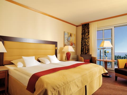 Double Room, Oceanfront | Free minibar, in-room safe, desk, blackout drapes