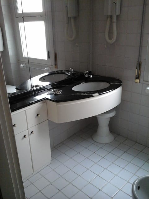 Double Room | Bathroom sink