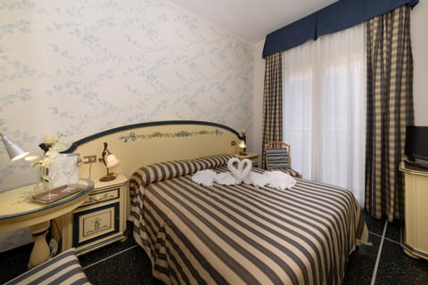 Double Room | In-room safe, desk, soundproofing, cribs/infant beds