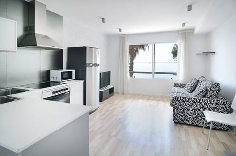 Apartment, 1 Bedroom, Sea View (Bis) | Living area | 24-inch flat-screen TV with satellite channels, TV, table tennis
