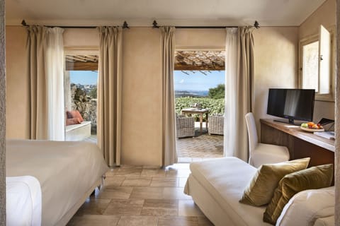 Premium bedding, minibar, in-room safe, desk