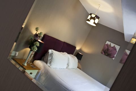 Deluxe Double or Twin Room, 1 King Bed | Free WiFi, bed sheets
