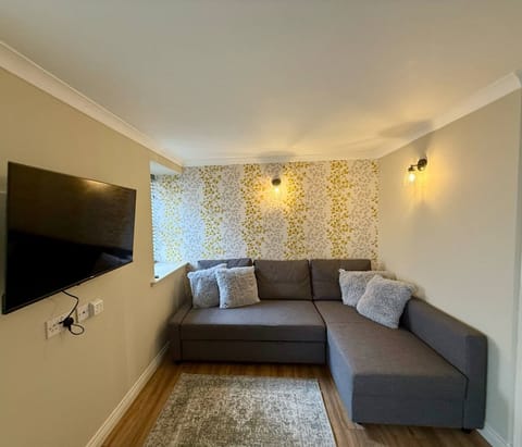 Apartment, 2 Bedrooms, Private Bathroom (Upper Flat) | Bed sheets