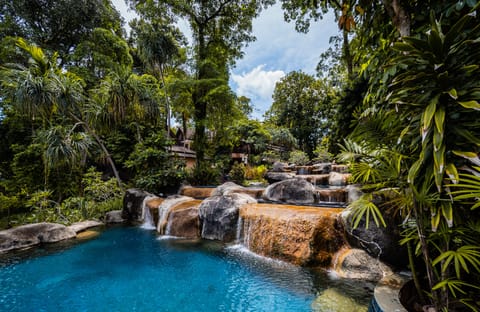 4 outdoor pools, pool umbrellas, sun loungers