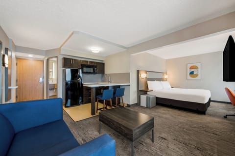 Suite, 1 Bedroom | In-room safe, desk, laptop workspace, blackout drapes