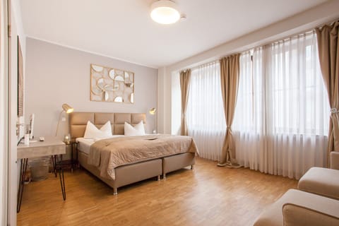 Deluxe Room, 1 Bedroom | Premium bedding, down comforters, desk, soundproofing