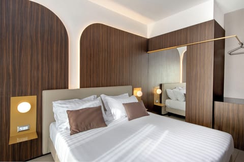 Superior Double or Twin Room | In-room safe, desk, blackout drapes, soundproofing