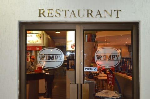 2 restaurants; breakfast, lunch, and dinner served