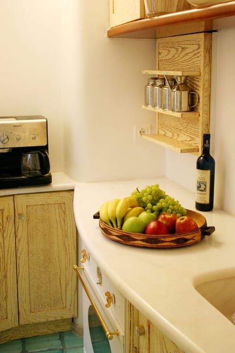 Luxury Villa, Sea View | Private kitchenette | Mini-fridge, microwave, oven, stovetop