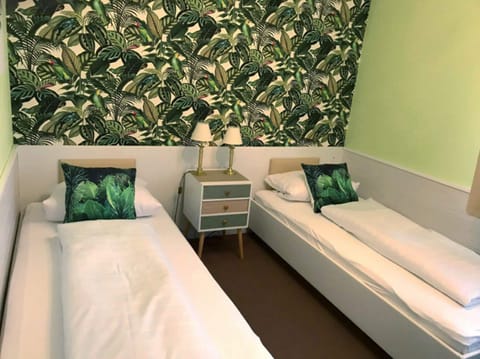 Twin Room | Hypo-allergenic bedding, in-room safe, desk, iron/ironing board