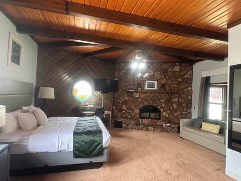 Blackout drapes, soundproofing, iron/ironing board, free WiFi