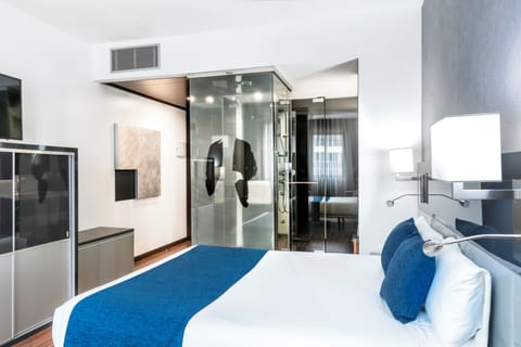 Standard Room, 1 Double Bed | Premium bedding, down comforters, memory foam beds, minibar