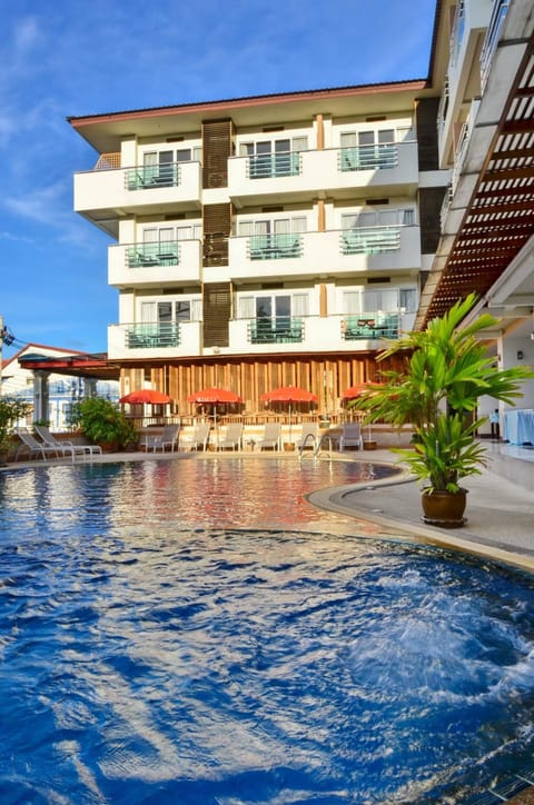 Outdoor pool, pool umbrellas, sun loungers