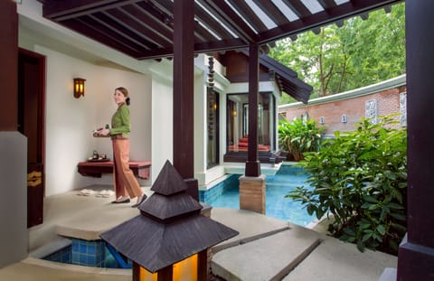 Sauna, hot tub, body treatments, body wraps, body scrubs, facials